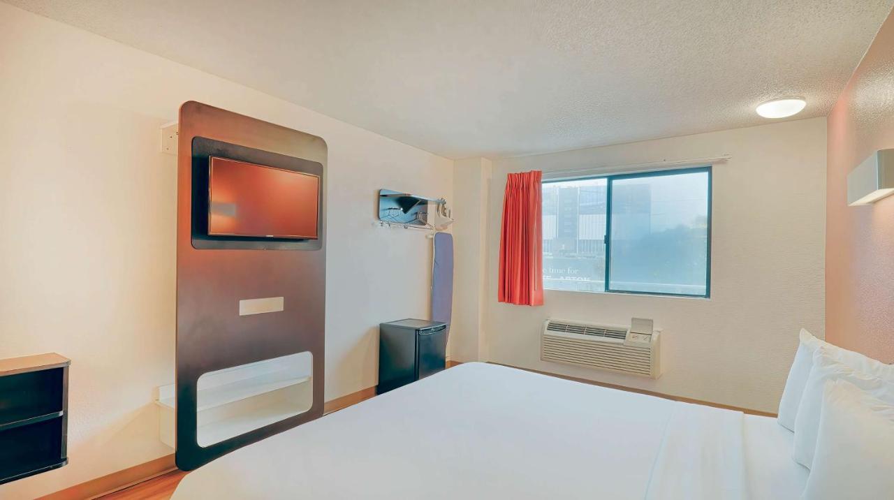 6-los Angeles, Ca - Angeles - Lax Hotel 2*