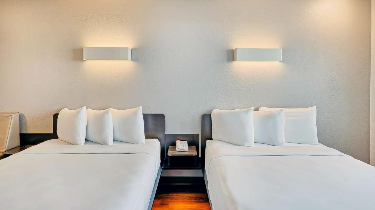 Hotel 6-los Angeles, Ca - Angeles - Lax