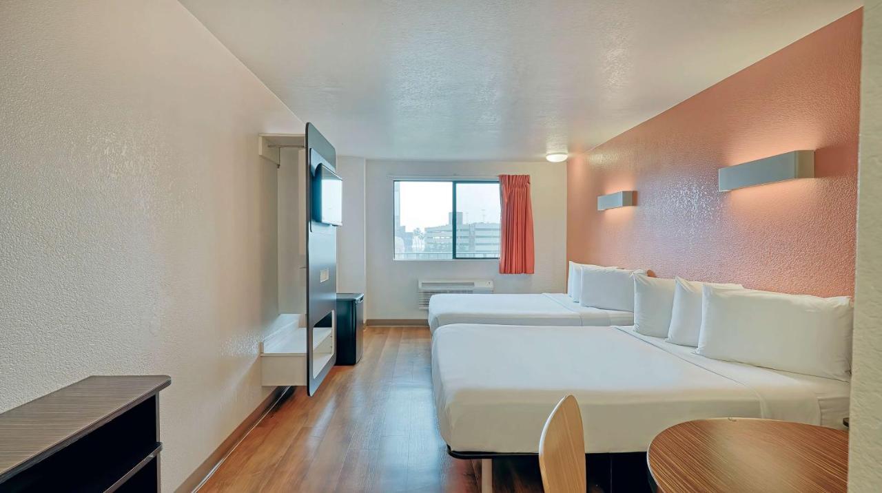 6-los Angeles, Ca - Angeles - Lax Hotel 2*