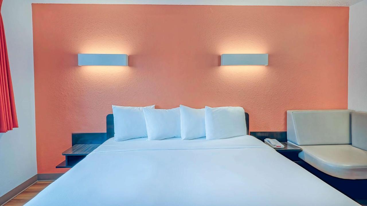 Hotel 6-los Angeles, Ca - Angeles - Lax