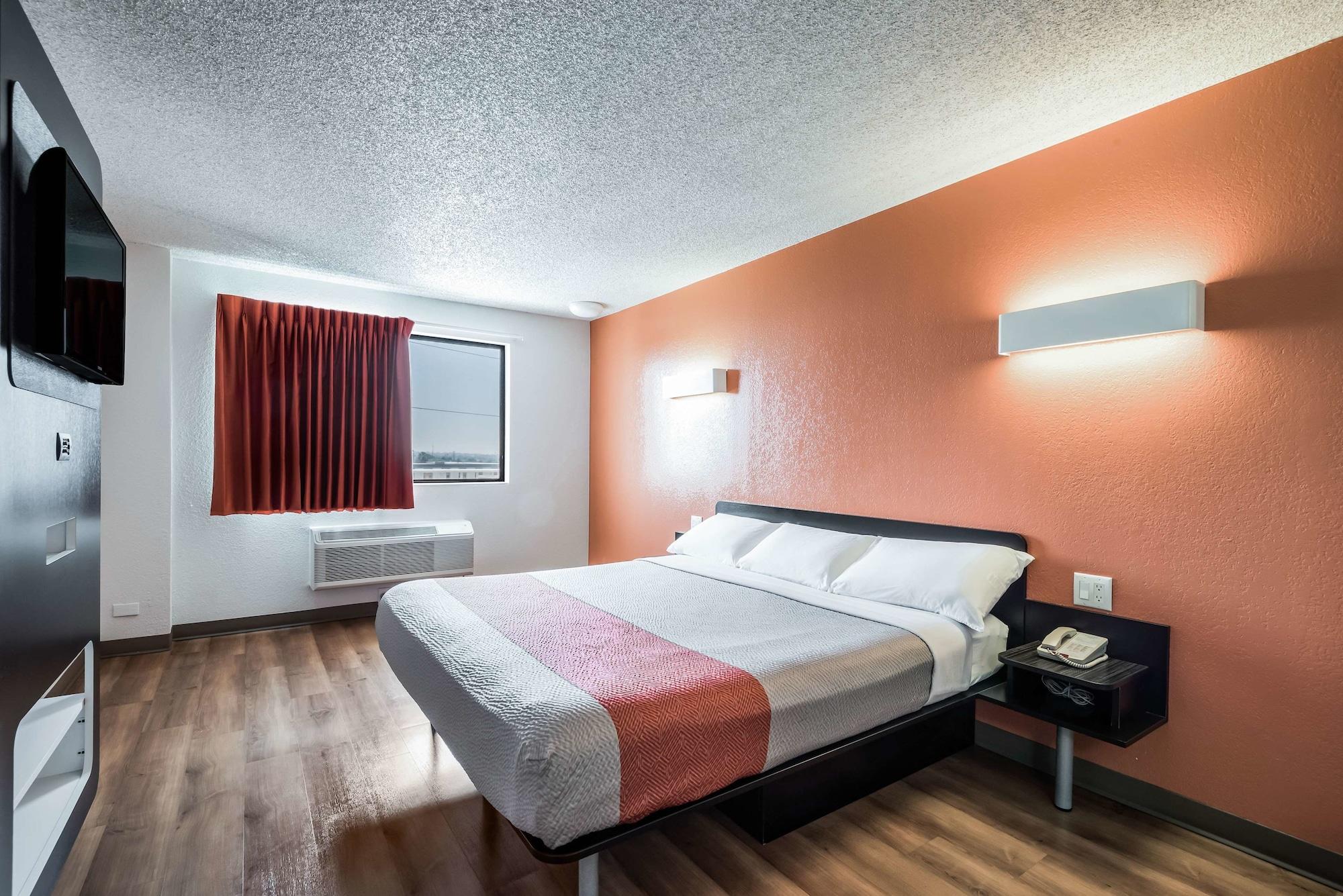 Hotel 6-los Angeles, Ca - Angeles - Lax