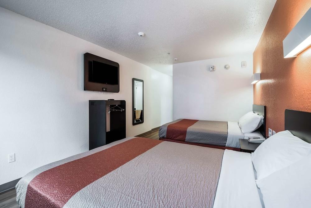 Hotel 6-los Angeles, Ca - Angeles - Lax