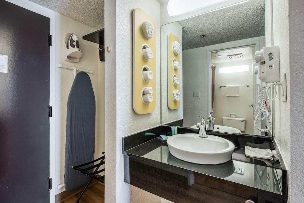 Hotel 6-los Angeles, Ca - Angeles - Lax