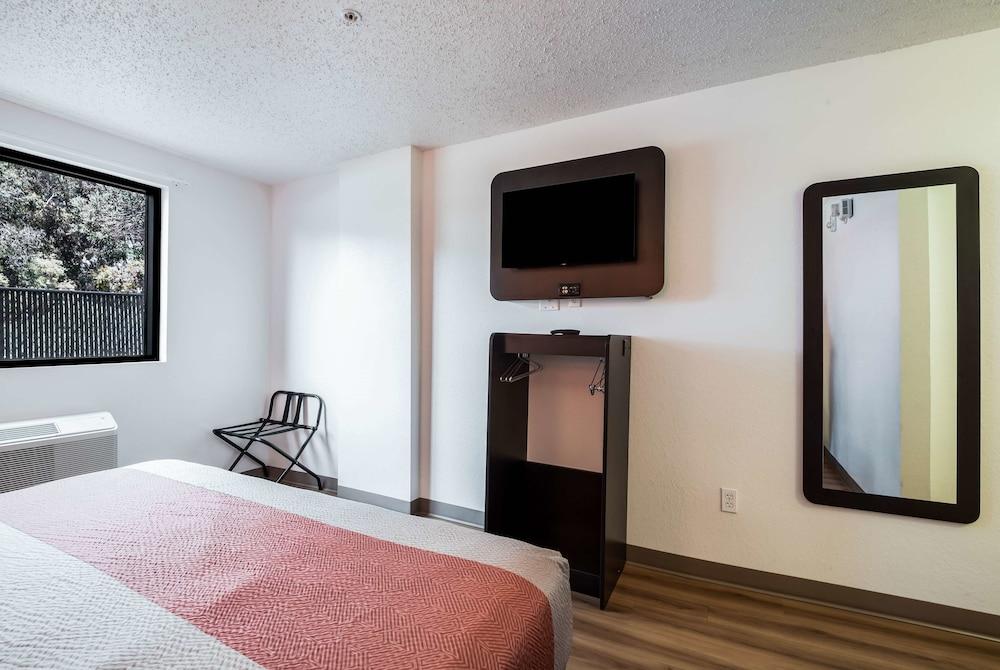 Hotel 6-los Angeles, Ca - Angeles - Lax 2*