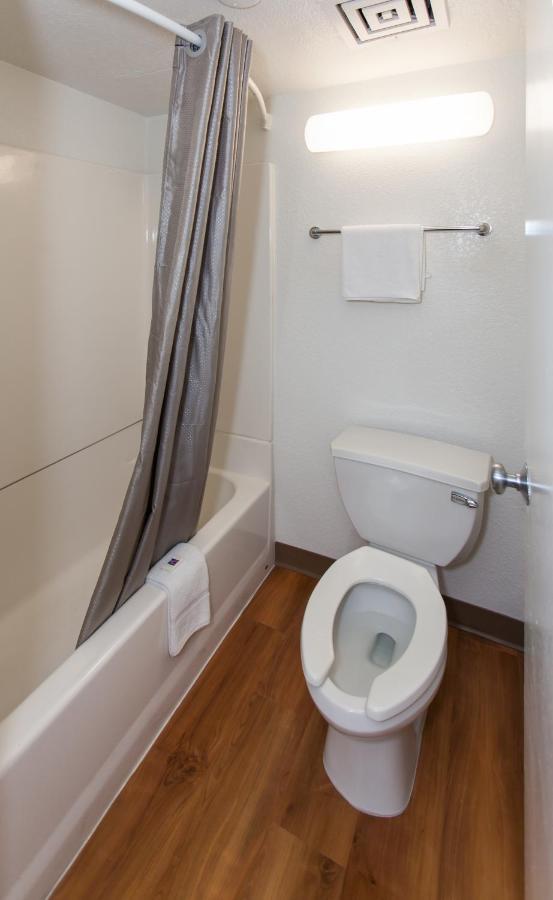 Hotel 6-los Angeles, Ca - Angeles - Lax
